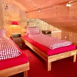 Bnb Guesthouse Lusi Апартаменты *